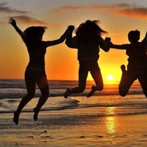 3-girls-jumping-on-beach-in-bahia-de-caraquez-ecuador-coco-bongo-volunteers